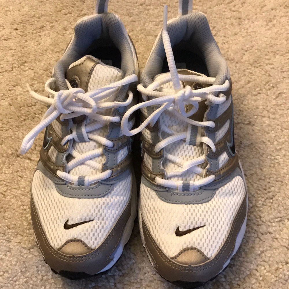 Women's Nike Air Aim Running Shoes (Sz 6.5)